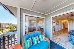 Property grounds - Amazing ocean-view condo has on-site pool, elevator, easy beach access & balcony (Surfside Beach)