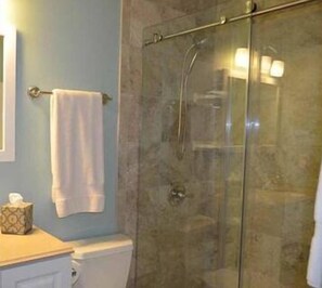 淋浴设施、毛巾