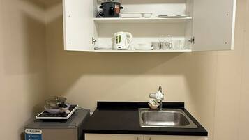 Jääkaappi, astianpesukone, vedenkeitin