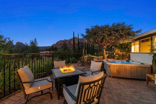 Excellent views in Uptown Sedona w/ private HotTub
