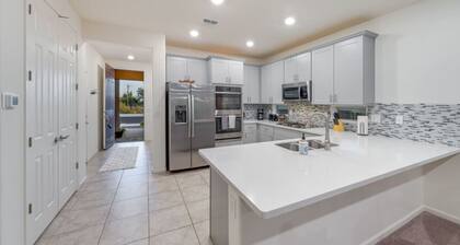 Oro Valley / Office / Fenced / Garage / 2 BR 2BA