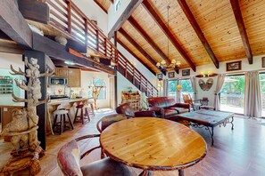 Interior - Wishing Well cabin near Yosemite, Bass Lake (Bass Lake)