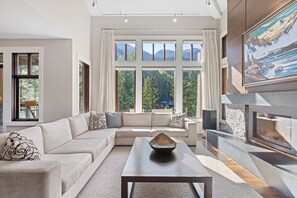 TV, peis og kontorer