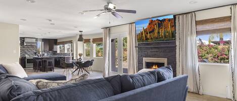 Smart TV, fireplace