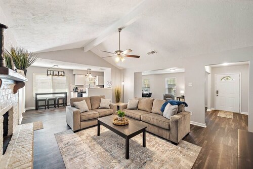 Private Yard Oasis: 4BR Home, Sleeps 10
