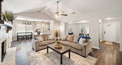 Private Yard Oasis: 4BR Home, Sleeps 10