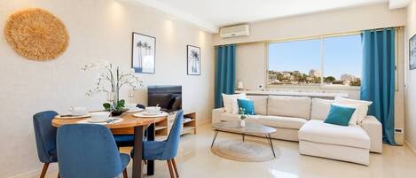 テレビ、書斎 / ワークスペース