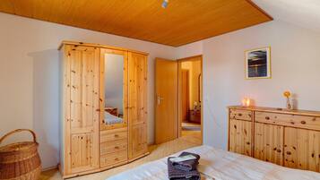 2 makuuhuonetta, silitysrauta/-lauta, ilmainen Wi-Fi, vuodevaatteet