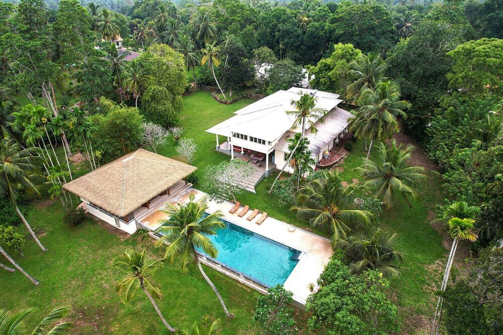 Secluded Costal Villa - Tropical Bliss in the heart of Miripenna