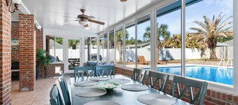 Pet Friendly Home, Steps to the Santa Rosa Sound!