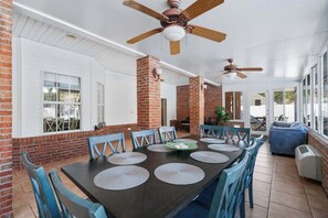 Dining - Stealing Happy Hours (Navarre)