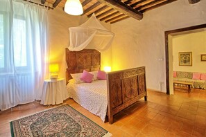 6 chambres, fer et planche à repasser, Wi-Fi