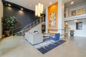 Interior - Deluxe Wallingford Jr 1BR w/ BBQ, nr Dining & Shopping, by Blueground (Seattle)