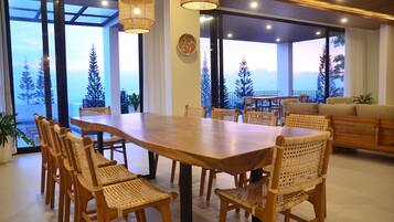 Luxury Villa | Dining room