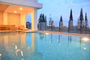 Outdoor pool, a heated pool - Sunrise City View Villa 9 Bedrooms With a Private Swimming Pool and a Billiard Table (Cimenyan)
