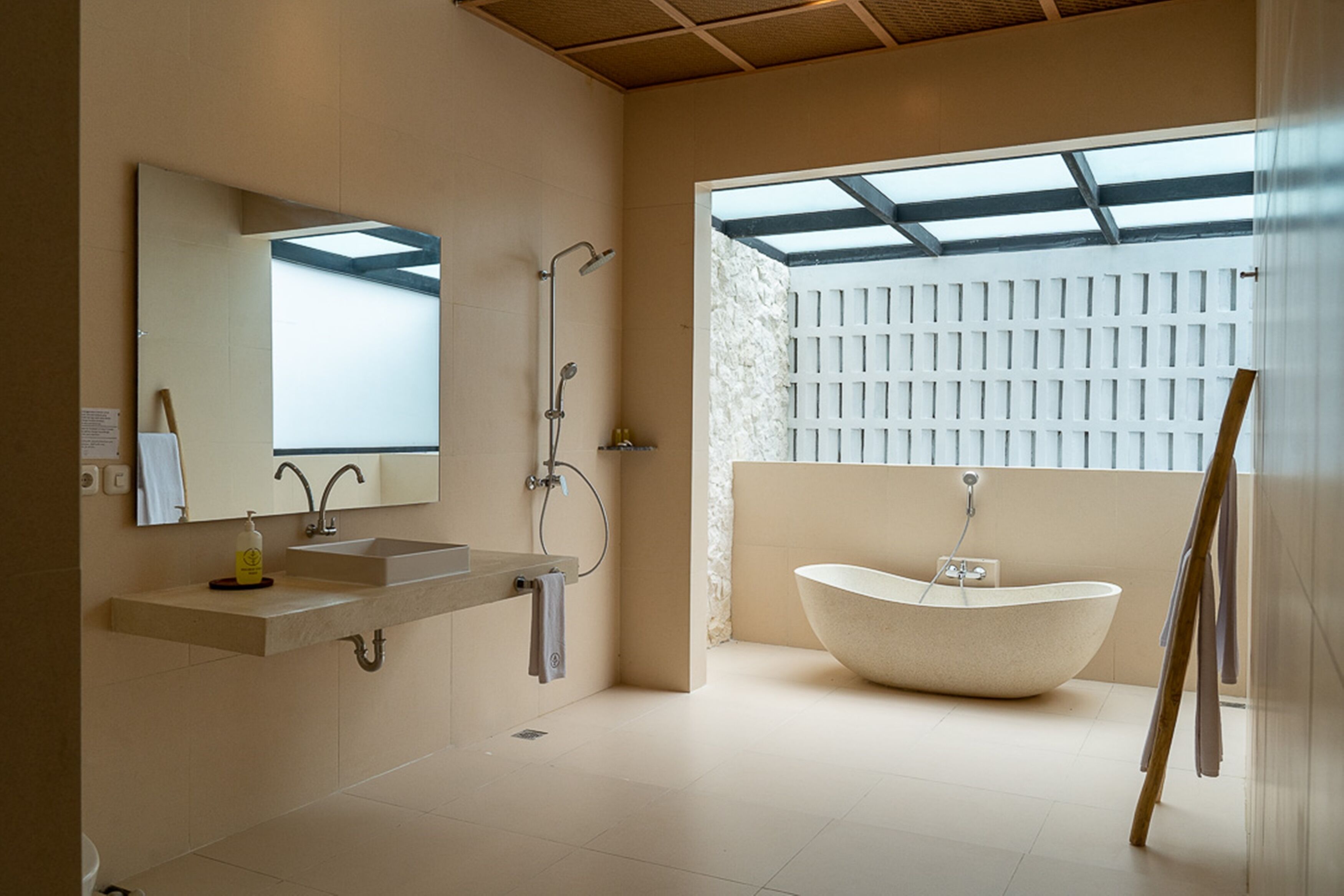 Luxury Villa | Bathroom | Shower, free toiletries, slippers, towels