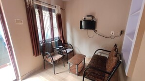 Lobby sitting area - GK Holiday Inn (Ootacamund)