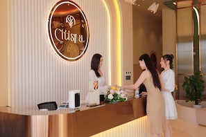 Couples treatment rooms, Turkish bath, body treatments, hydrotherapy