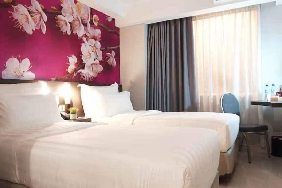 20 bedrooms, desk, soundproofing, free WiFi