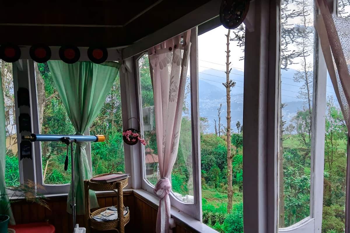 Deluxe Room | 6 bilik tidur, ruang kerja komputer riba, Wi-fi percuma