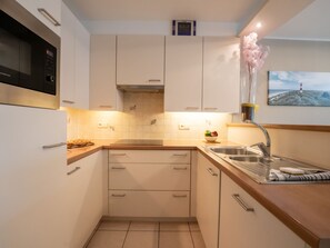 Refrigerador, lavavajillas y utensilios de cocina 