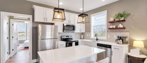 Refrigerador, microondas, horno, placa de cocina