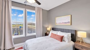 1 bedroom, iron/ironing board, free WiFi, bed sheets - Mansion Flat @ Navvy Town (Ottawa)