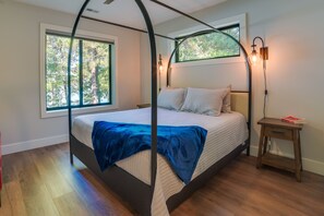 6 bedrooms, desk, WiFi, bed sheets - Higgins Lake Vacation Rental w/ Lake Views & Deck! (Roscommon)