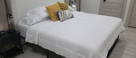1 habitación, tabla de planchar con plancha, wifi gratis y ropa de cama