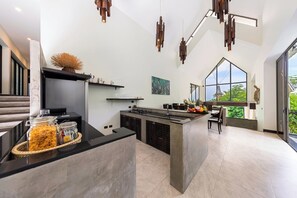 Full-size fridge, microwave, oven, stovetop - Baan Sethai (Koh Samui)