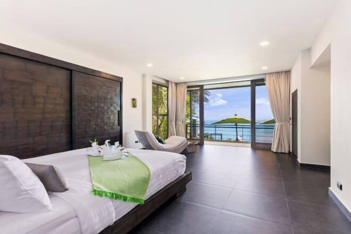 3 bedrooms, in-room safe, desk, blackout curtains