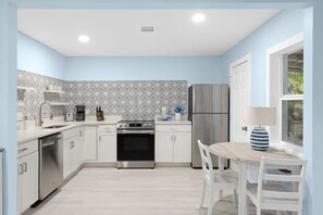 Fridge, microwave, oven, stovetop - Stunning Newly Renovated River District Residence (Fort Myers)