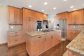 Fridge, microwave, oven, stovetop - Kenai Vacation Rental w/ Volcano Views & Decks! (Kenai)