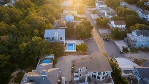 Unclassified image, 3 of 49, button - Private Pool, Spa & Spacious Deck (Corolla)