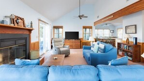 Unclassified image, 5 of 49, button - Private Pool, Spa & Spacious Deck (Corolla)