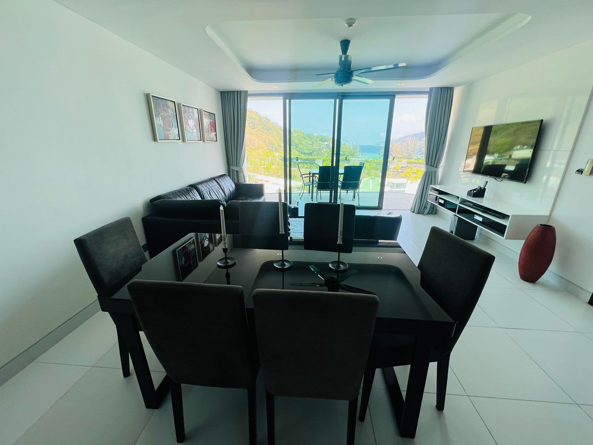 Deluxe Penthouse | Living area | Flat-screen TV
