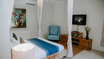 3 bedrooms, desk, WiFi, bed sheets