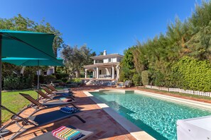 Pool - Villa Soalheira - walk to beach, private pool and gardens (Carvoeiro)