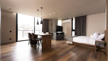 1 bedroom, premium bedding, minibar, in-room safe