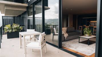 1 bedroom, premium bedding, minibar, in-room safe