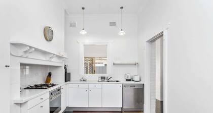 Chic Semi-Detached 2-Bed Home with Outdoor Dining