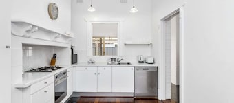 Chic Semi-Detached 2-Bed Home with Outdoor Dining