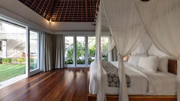 Five-Bedroom Villa with Private Pool | Egyptian cotton sheets, premium bedding, in-room safe, laptop workspace