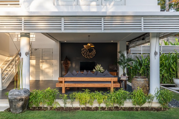 Vila, 5 quartos, piscina particular | Área de estar | Smart TV 50 polegadas com canais a cabo