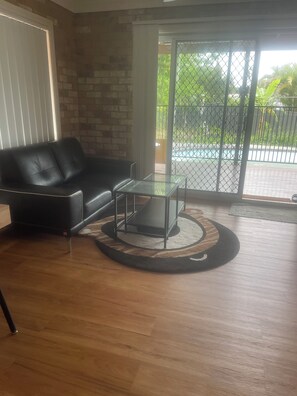 Living area - Queen room with views (Rochedale South)