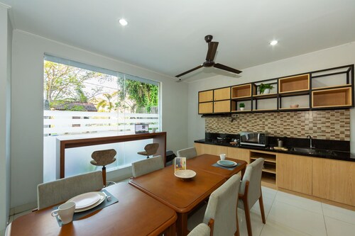 An exclusive kost that is located in Kuta and offers easy access to everywhere.