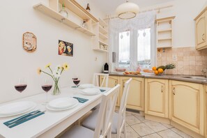 Apartemen, 1 kamar tidur, balkon | Dapur pribadi | Microwave, mesin pencuci piring, dan mesin pembuat kopi/teh