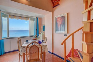 Standard Apartment, Multiple Bedrooms, Sea Facing (Il Bijou Di Rossella - Beach Front) | Dining