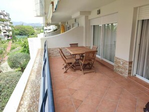 屋外ダイニングエリア