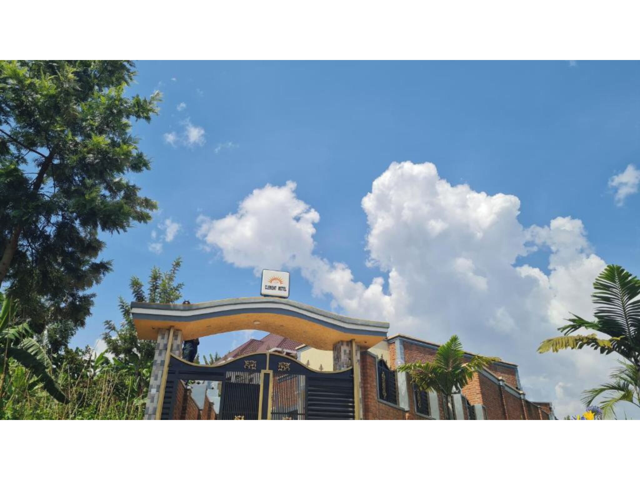 Room, 1 Bedroom, Balcony, Mountain View | Front of property